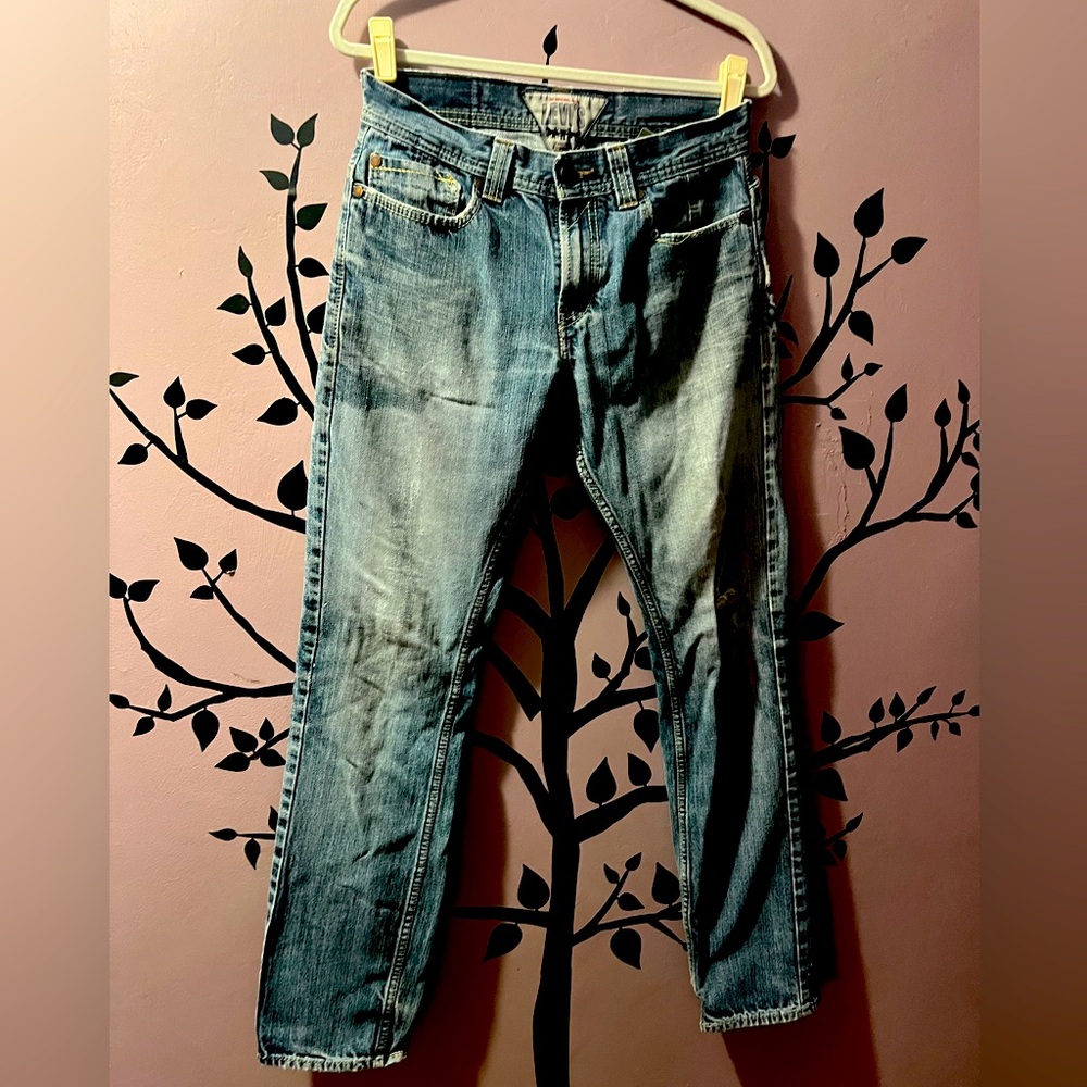 Levi’s 511 skinny jeans 32 34 zipper detail above back pockets. Women’s